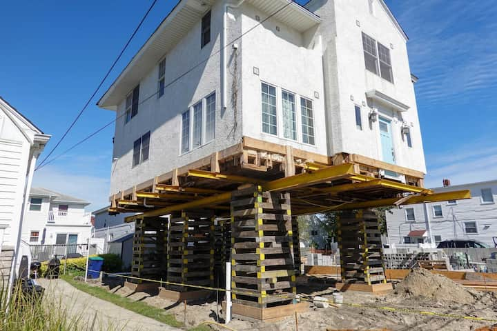 Located in Sterling, Virginia, we are a company that specializes in house lifting, small distance house moving, piles and foundations.